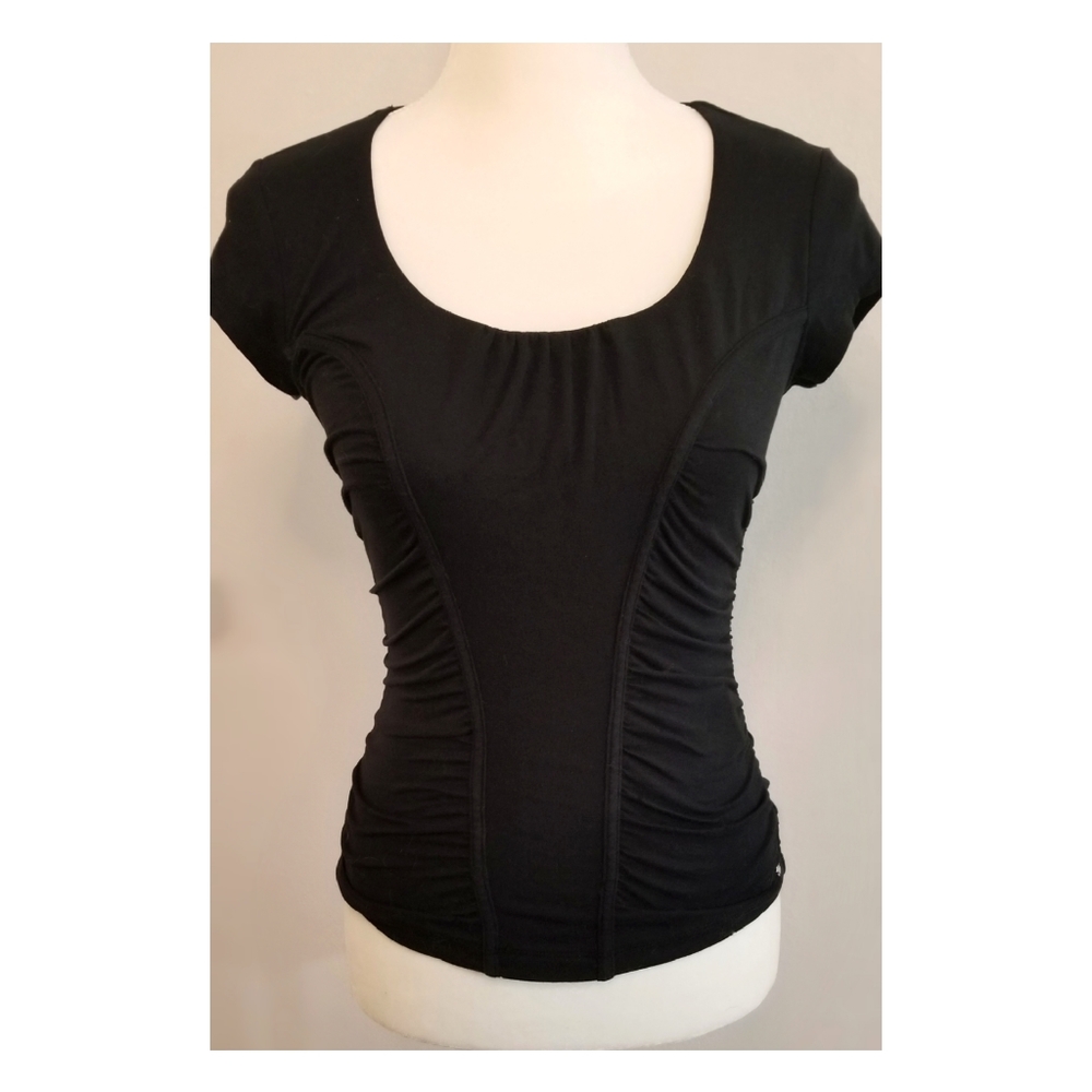 Guess Form Fitting Ruched Top Size: Small